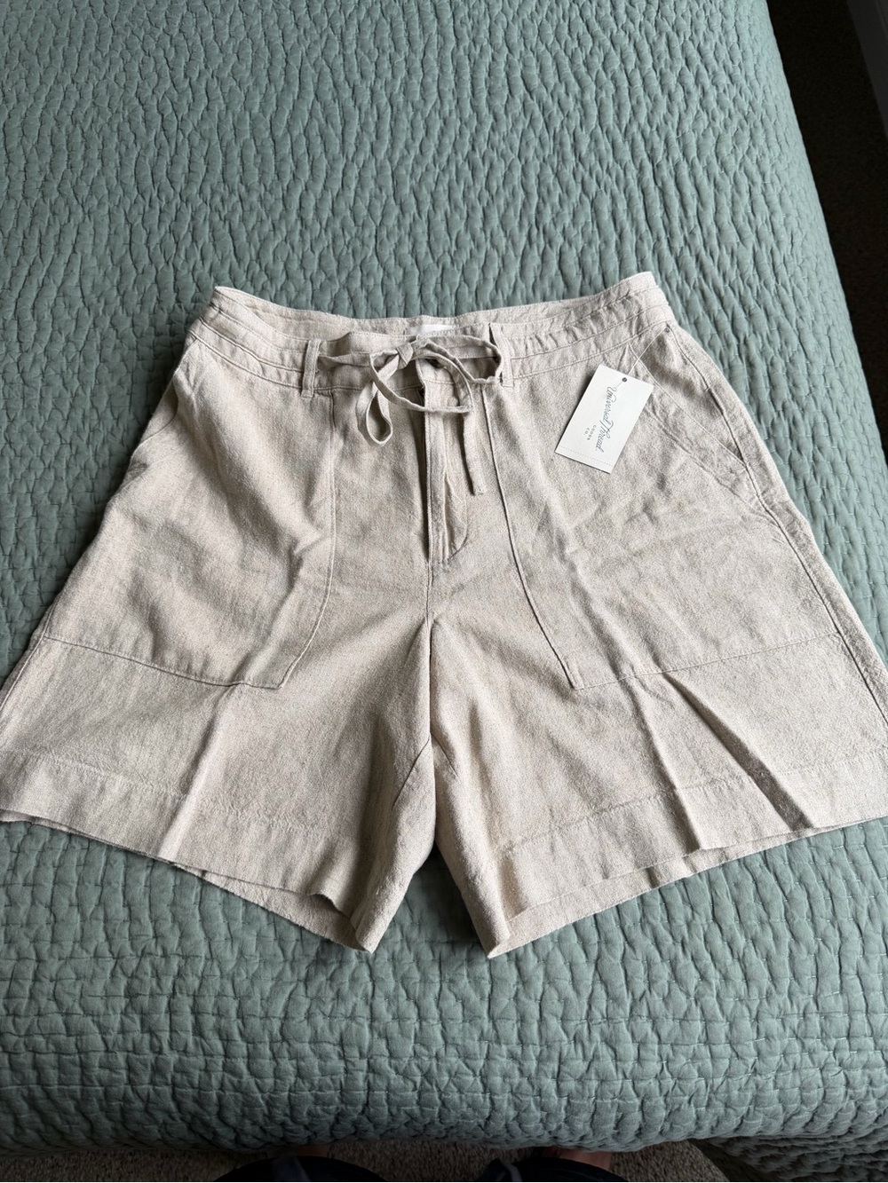 Universal Thread Women’s Linen-Blend Drawstring Shorts in Flax Beige